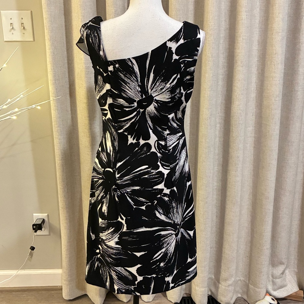 Black White Floral Dress Sz 10 Modern Art Ruffle One Shoulder Cocktail - Picture 7 of 7